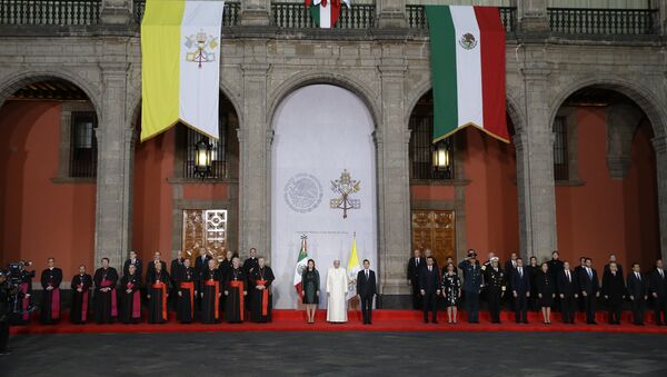 Papa Francisco en el Palacio Nacional en México - Sputnik Mundo