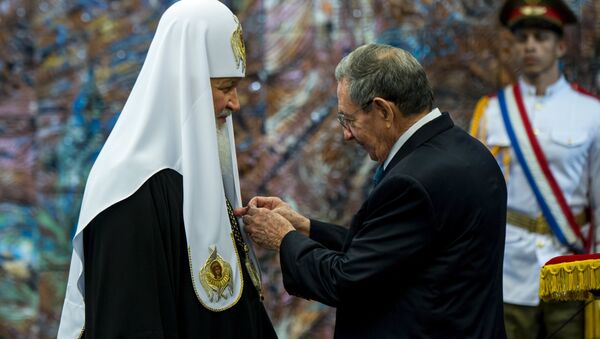 Patriarca Kiril recibió la Orden José Martí de manos del presidente cubano Raúl Castro - Sputnik Mundo