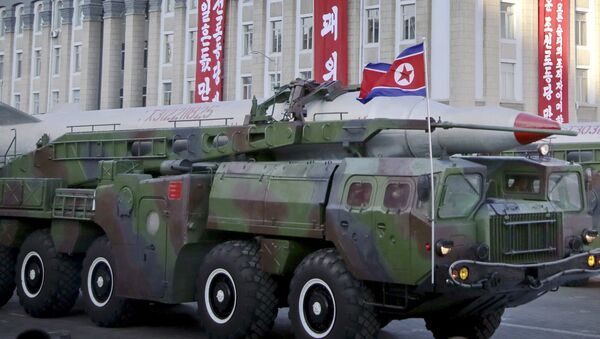 Corea del Norte despliega uno o dos misiles balísticos en la costa, según medios - Sputnik Mundo
