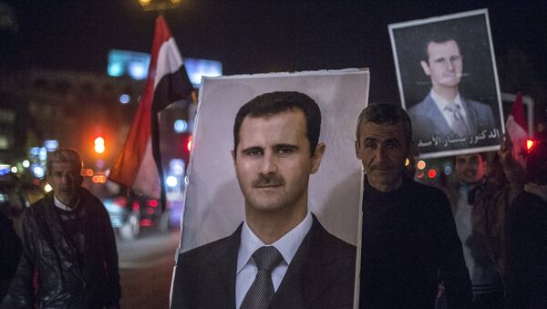 Partidarios de Bashar Asad en Damasco - Sputnik Mundo