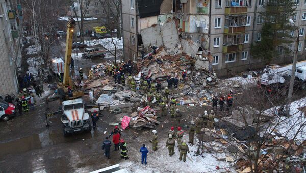 Equipos de rescate trabajan en el lugar de explosión en Yaroslavl - Sputnik Mundo