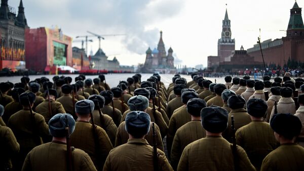 Soldados rusos en la Plaza Roja en Moscú - Sputnik Mundo