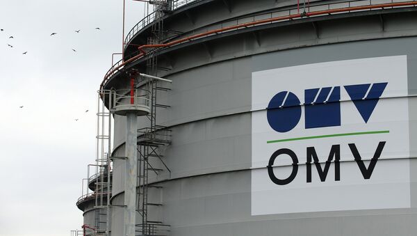Logo of Austrian oil and gas group OMV pictured on an oil tank at the refinery in Schwechat - Sputnik Mundo