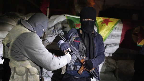 The militants of the Kurdistan Workers' Party, or PKK, stand at a barricade in Sirnak, Turkey - Sputnik Mundo