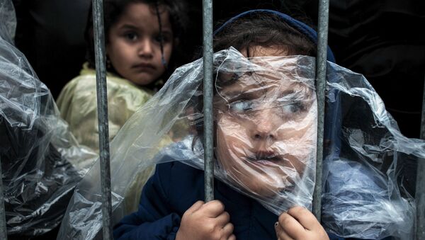 Niños refugiados en Serbia - Sputnik Mundo