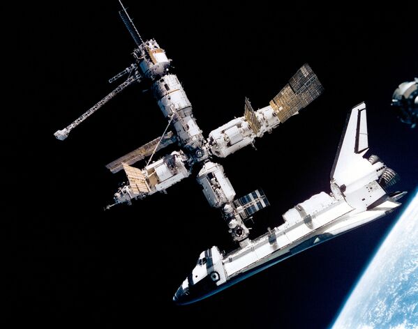 La primera estación espacial modular en el mundo: “Mir” - Sputnik Mundo
