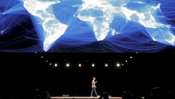Mark  Zuckerberg, fundador de Facebook, en el Mobile World Congress 2016 en Barcelona - Sputnik Mundo
