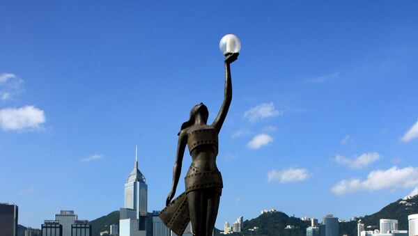 Estatua de los Premios de Cine de Hong Kong en la Avenida de las Estrellas - Sputnik Mundo