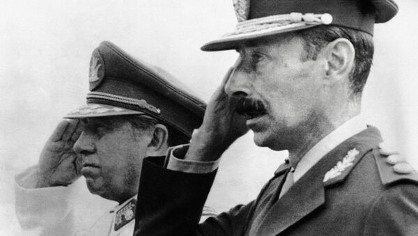 Dictador de Chile, Augusto Pinochet, y su homólogo argentino, Jorge Videla - Sputnik Mundo