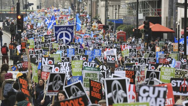 Miles marchan en Londres contra armas nucleares - Sputnik Mundo