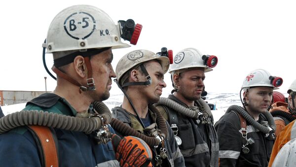 Equipos de rescate en la mina Sévernaya en Vorkutá - Sputnik Mundo
