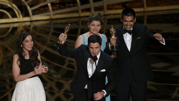 Gabriel Osorio recibe el Oscar al mejor cortometraje Historia del Oso - Sputnik Mundo