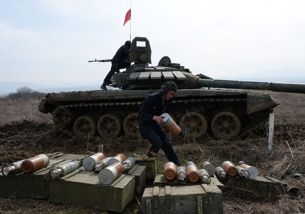 Biatlón de tanques en Chechenia - Sputnik Mundo