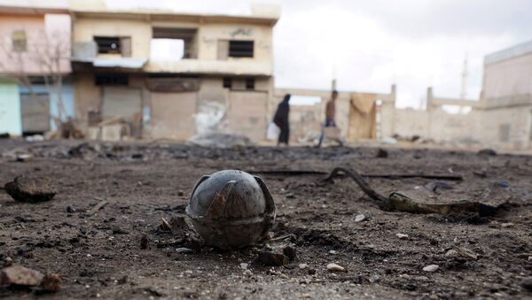 An unexploded cluster bomblet is seen along a street after air strikes by pro-Syrian government forces in the rebel-held al-Ghariyah town, in Deraa province, Syria, in this February 11, 2016 file photo. - Sputnik Mundo