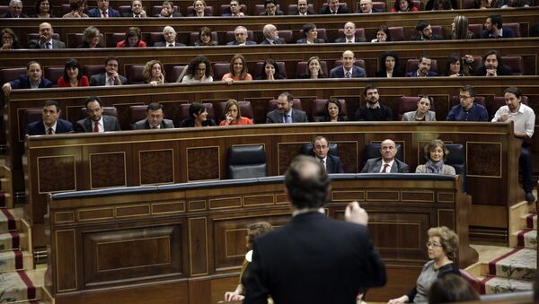 Spain's acting Prime Minister Rajoy addresses deputies during an investiture debate at parliament in Madrid - Sputnik Mundo