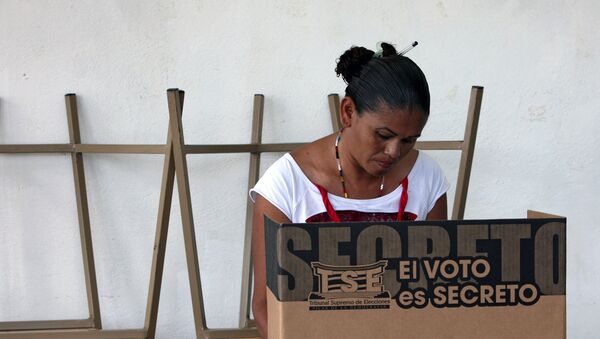 Costarricenses votan en elecciones - Sputnik Mundo
