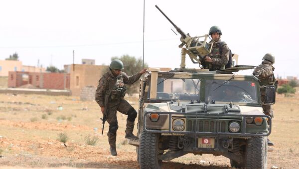 Soldados tunecinos patrullan en la frontera con Libia - Sputnik Mundo