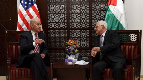 El vicepresidente de EEUU, Joe Biden, y el presidente palestino, Mahmud Abás - Sputnik Mundo