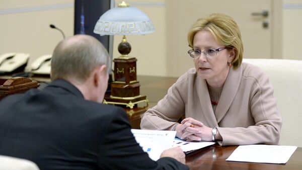 Veronika Skvortsova, la ministra de Sanidad de Rusia, durante la reunión con el presidente Vladímir Putin - Sputnik Mundo