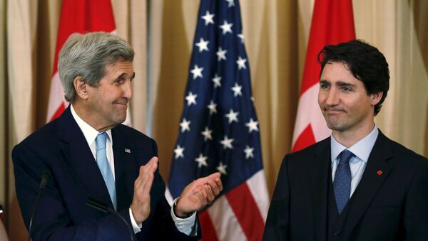 Secretario de Estado de EEUU, John Kerry, y primer ministro de Canadá, Justin Trudeau - Sputnik Mundo
