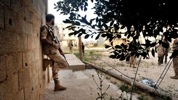 Soldados libios durante los enfrentamientos en Bengazi - Sputnik Mundo