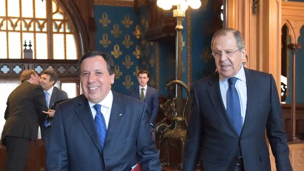 Ministro de Asuntos Exteriores de Rusia, Serguéi Lavrov, y el ministro de Asuntos Exteriores de Túnez, Khemaies Jhinaoui - Sputnik Mundo