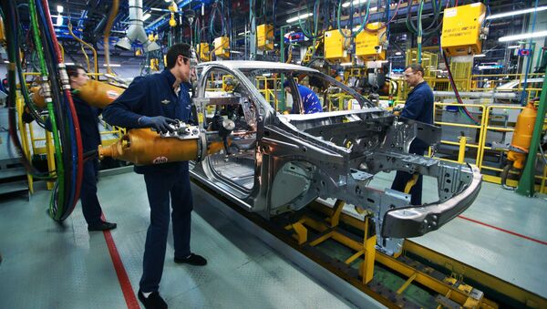 La producción de coches en la fábrica de Avtovaz (imagen referencial) - Sputnik Mundo