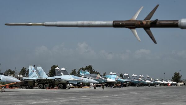 Cazas rusos en la base aérea de Hmeymim en Siria - Sputnik Mundo