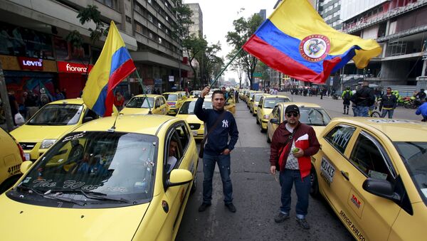 Protestas de taxistas colombianos en contra de Uber, Bogotá - Sputnik Mundo