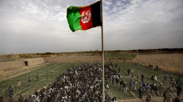 La bandera nacional de Afganistán durante la ceremonia en Marjah, Febrero del 2010 - Sputnik Mundo
