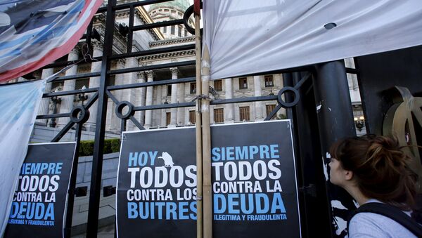 El Senado argentino comienza a discutir el proyecto de ley para pagar a los fondos buitre - Sputnik Mundo