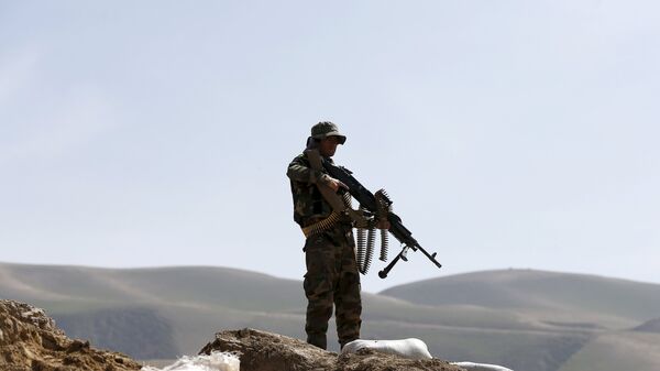 El soldado del Ejército afgano patrulla Dand Ghori, el distrito de Baglan - Sputnik Mundo