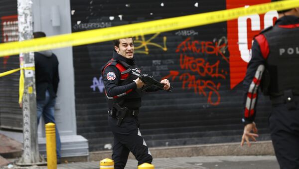 Policías turcos en el lugar de la explosión en Estambul - Sputnik Mundo