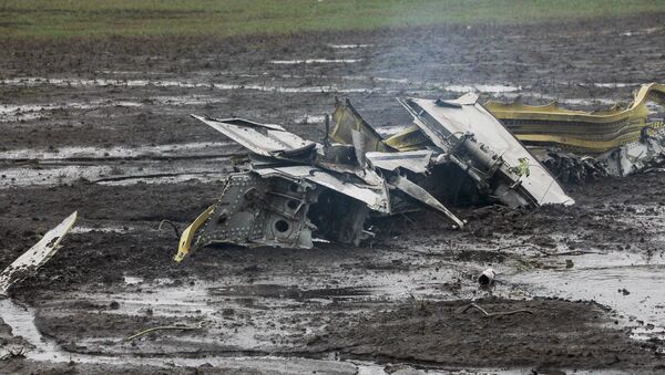 Wreckage of the crashed Boeing 737-800 Flight FZ981 operated by Dubai-based budget carrier Flydubai, is seen at the airport of Rostov-On-Don, Russia - Sputnik Mundo