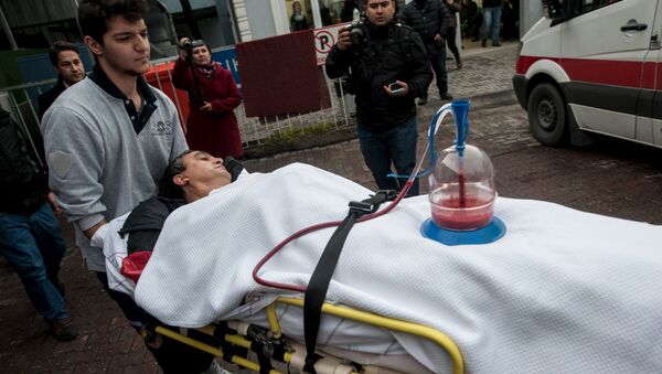 Un hombre herido en el ataque suicida en Estambul - Sputnik Mundo