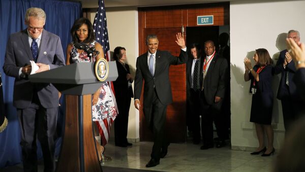 Presidente EEUU Barack Obama con su esposa Michelle y el embajador de EEUU Jeffrey DeLaurentis en La Habana - Sputnik Mundo