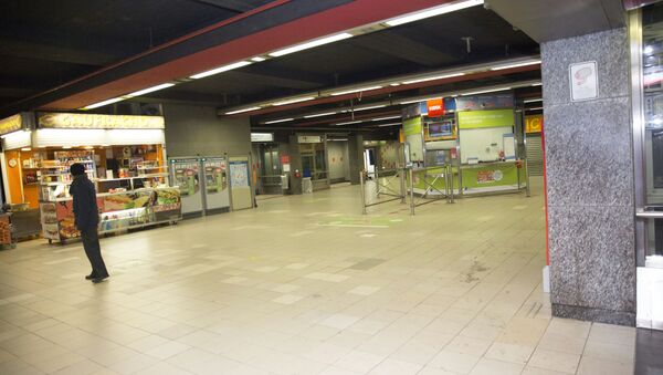 Una estación del metro evacuada en Bruselas - Sputnik Mundo