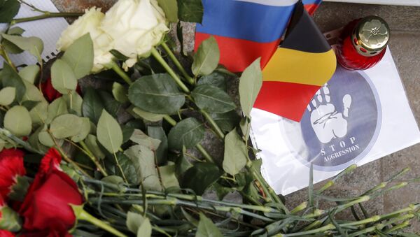 Homenaje a las víctimas de los atentados en Bruselas cerca de la embajada de Bélgica en Moscú - Sputnik Mundo