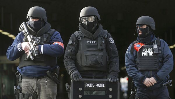 Policías belgas en Bruselas - Sputnik Mundo