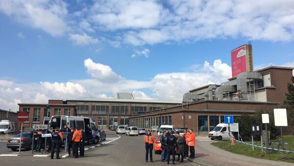 La policía acordona el aeropuerto de Bruselas tras las explosiones - Sputnik Mundo