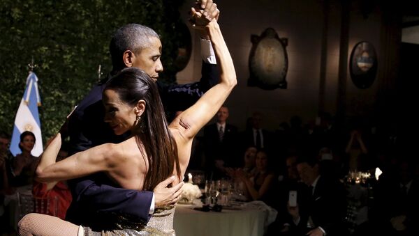 El presidente de los EEUU, Barack Obama, baila tango - Sputnik Mundo