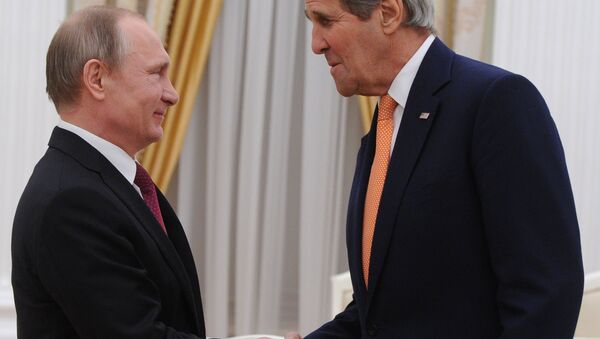 Presidente de Rusia, Vladímir Putin y secretario de Estado de EEUU, John Kerry - Sputnik Mundo