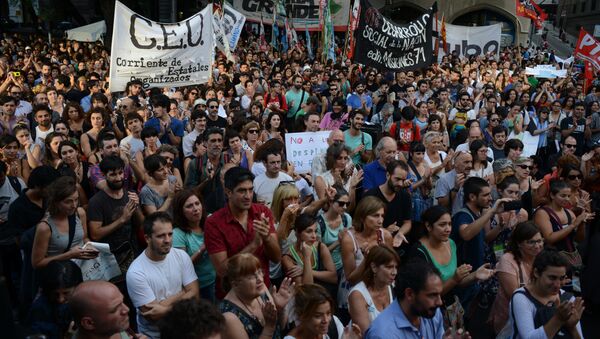 Una manifestación contra los despidos en Buenos Aires, Argentina, el 29 de enero de 2016 - Sputnik Mundo