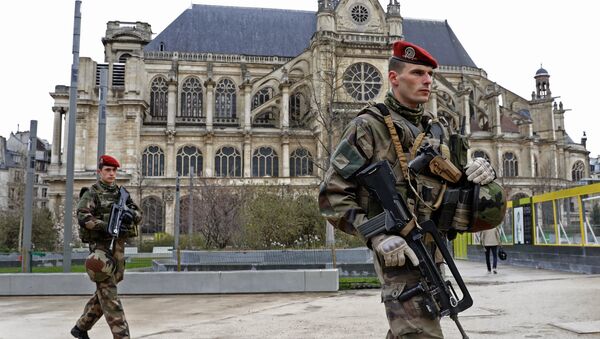 Militares franceses en París - Sputnik Mundo