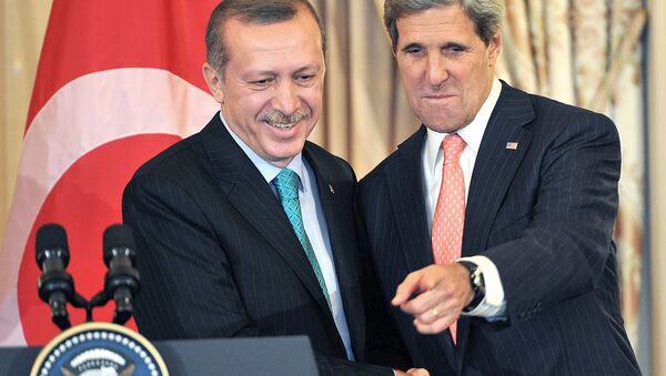 Recep Tayyip Erdogan, presidente de Turquía, y John Kerry, secretario de Estado de EEUU - Sputnik Mundo