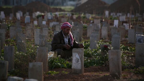 Cementerio en la ciudad siria de Duma - Sputnik Mundo