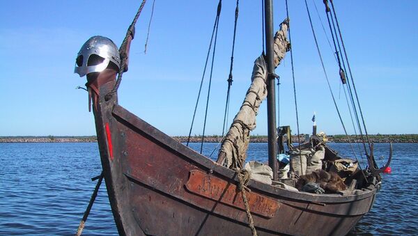 Una réplica moderna de un barco vikingo - Sputnik Mundo
