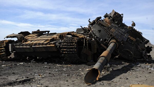 Un tanque destruido (Archivo) - Sputnik Mundo