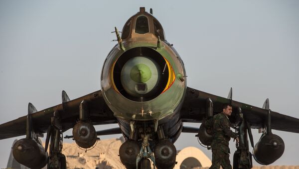 Caza Su-22 de las Fuerzas Aéreas de Siria - Sputnik Mundo