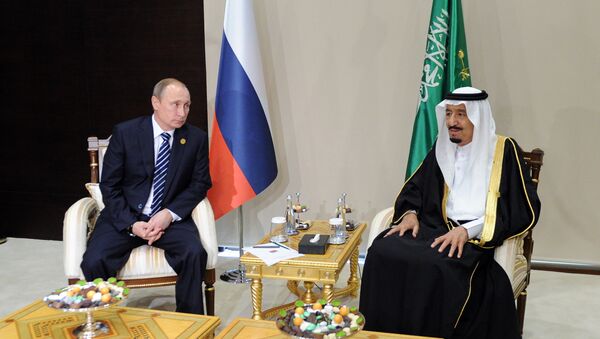 Vladímir Putin, presidente de Rusia, y Salmán bin Abdulaziz, rey de Arabia Saudí (archivo) - Sputnik Mundo